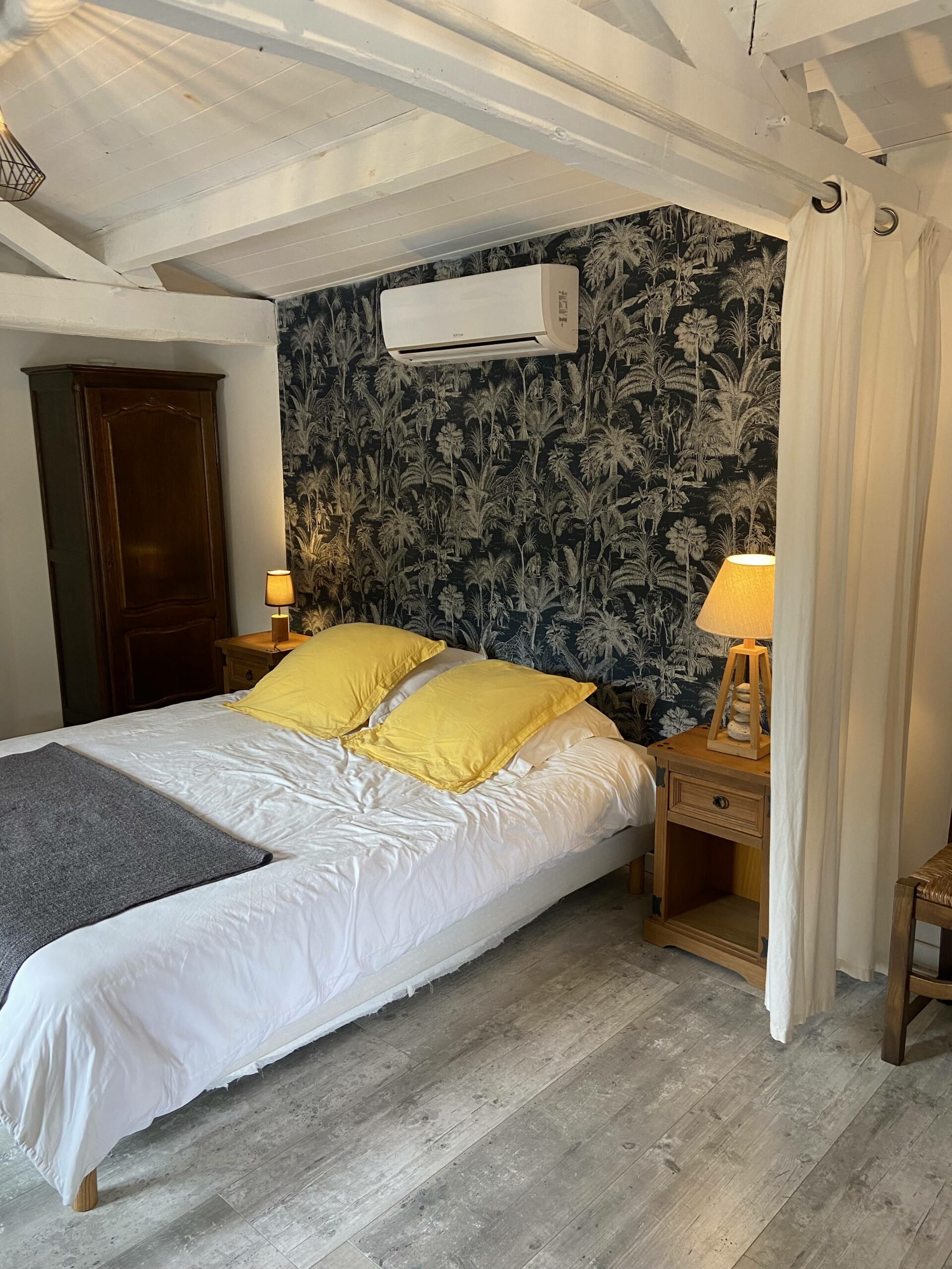 Chambre romantique avec lit double